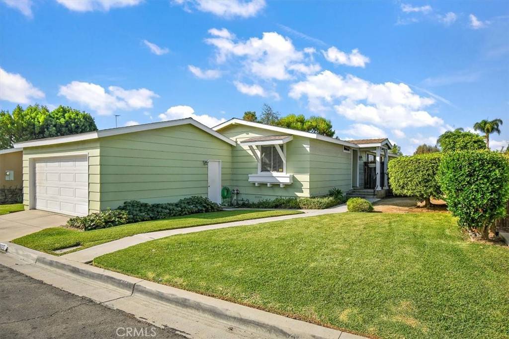 Yorba Linda, CA 92887,5625 Greenbriar DR