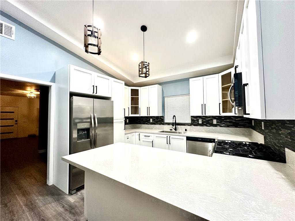 16843 Miller AVE Fontana, CA 92336