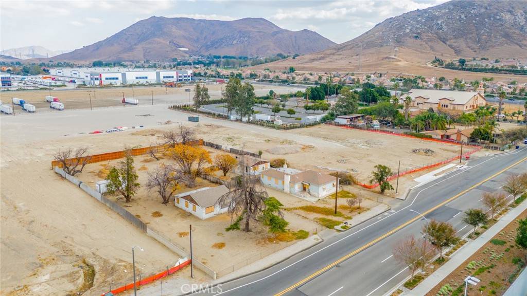 Fontana, CA 92337,11155 Cypress AVE