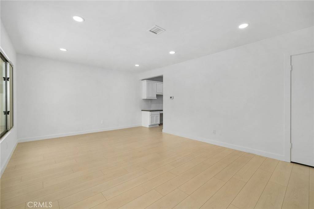 Ontario, CA 91762,1438 W Flora ST