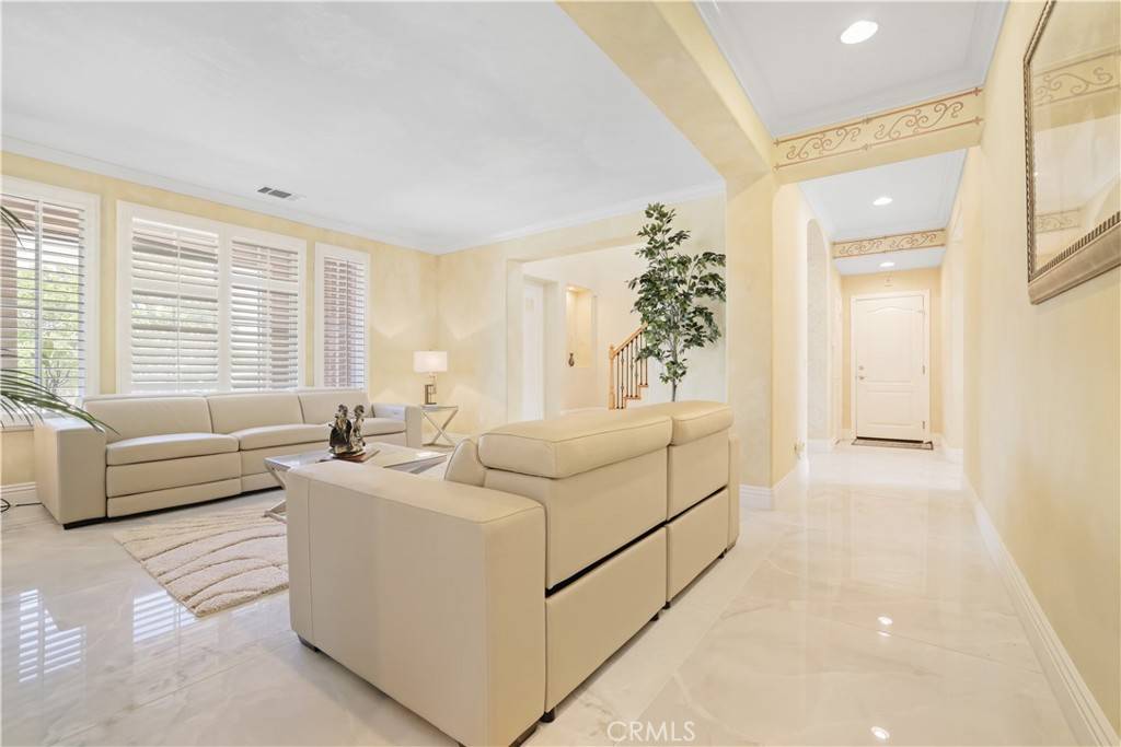 Riverside, CA 92504,16612 Edge Gate DR