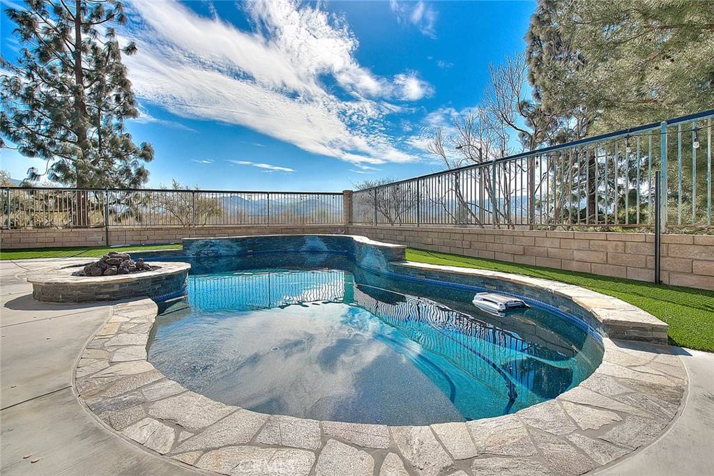Yorba Linda, CA 92887,5761 John Bixby LN