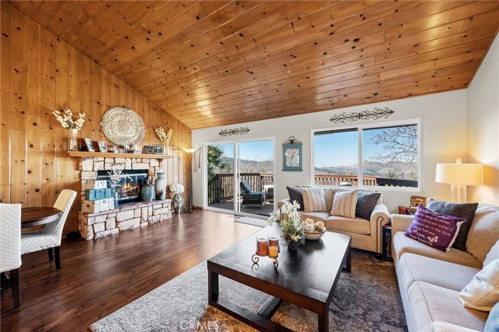 1430 Sequoia DR Lake Arrowhead, CA 92352