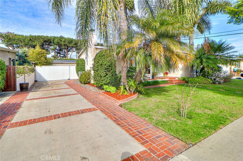 Long Beach, CA 90815,5649 E Deborah ST