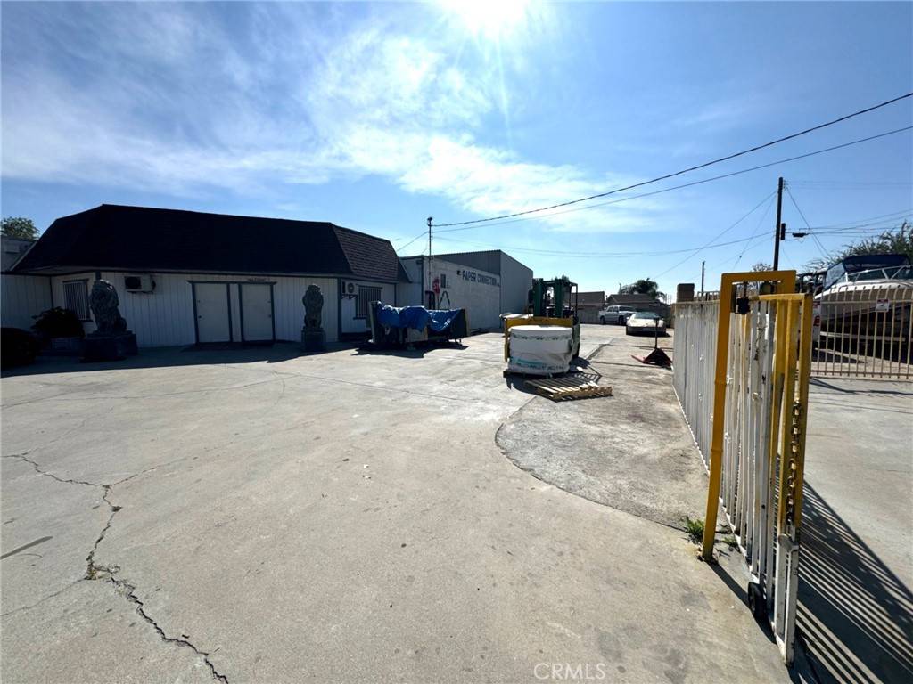 San Bernardino, CA 92410,1557 W Rialto AVE