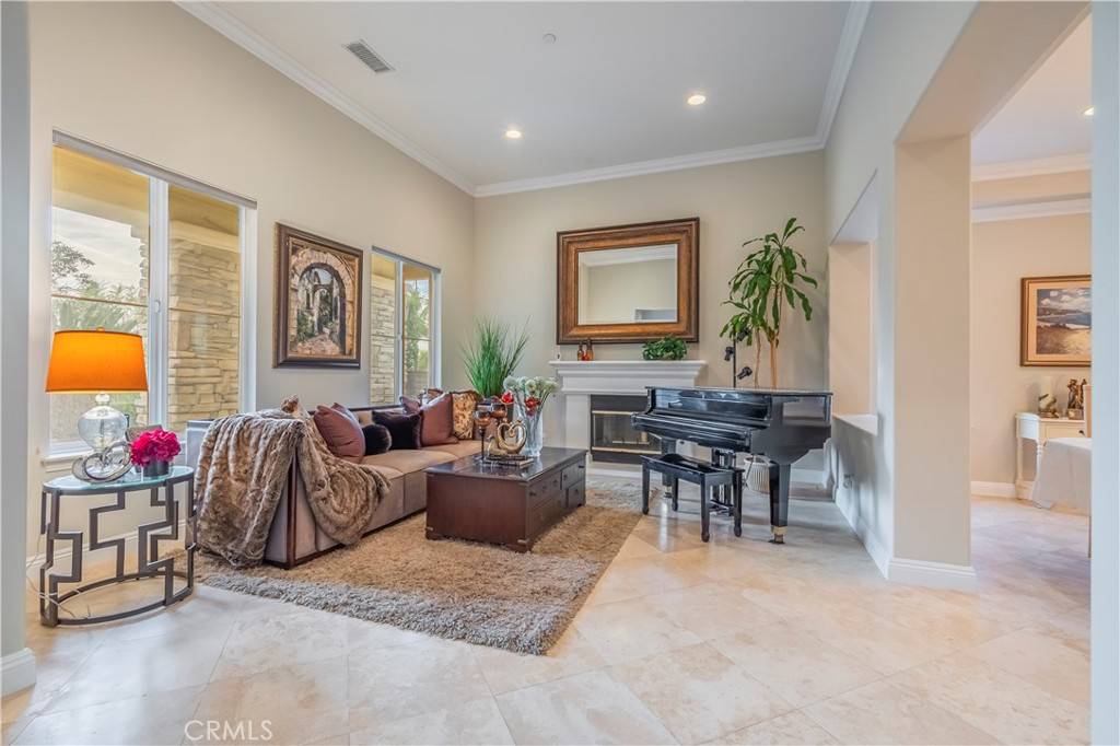 West Covina, CA 91791,1360 Bentley CT