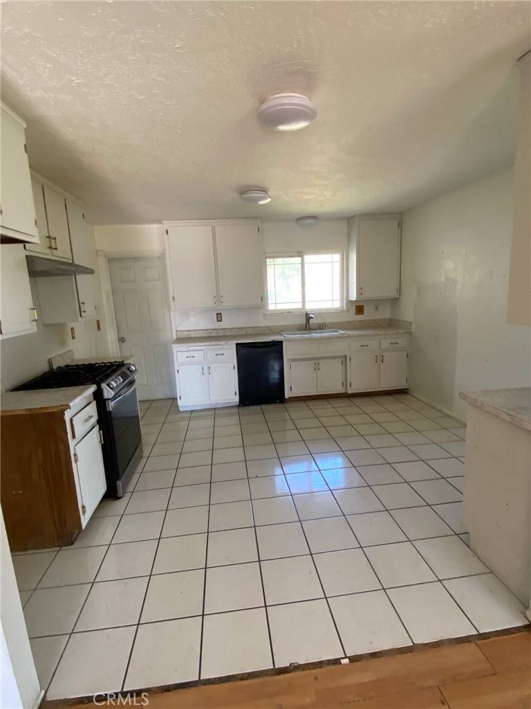 Hesperia, CA 92345,16132 Olive ST