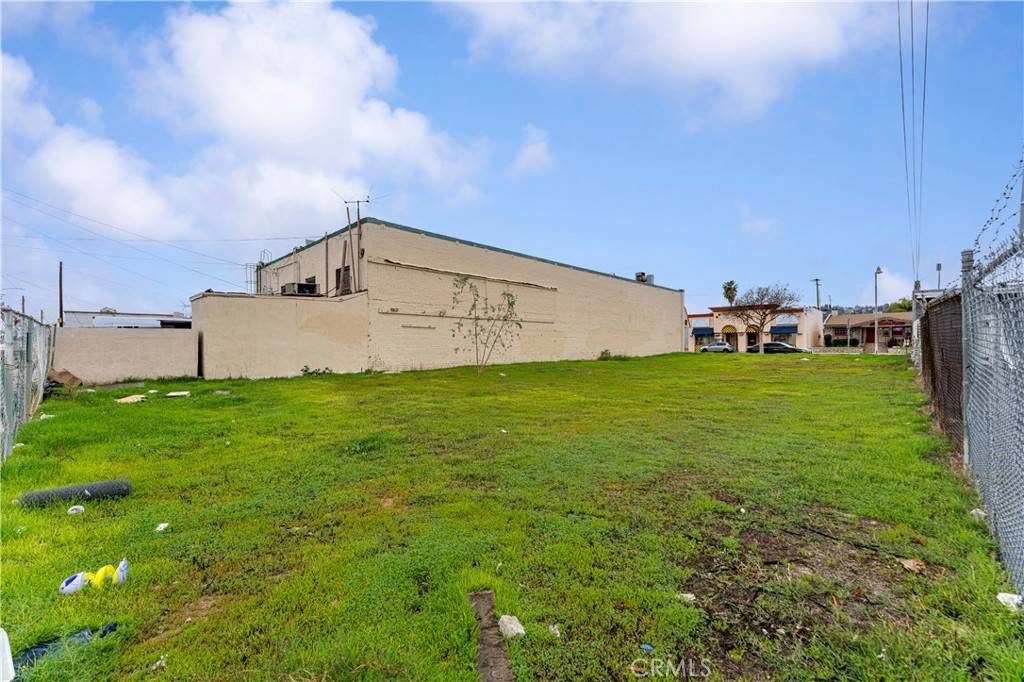 La Habra, CA 90631,236 W La Habra BLVD