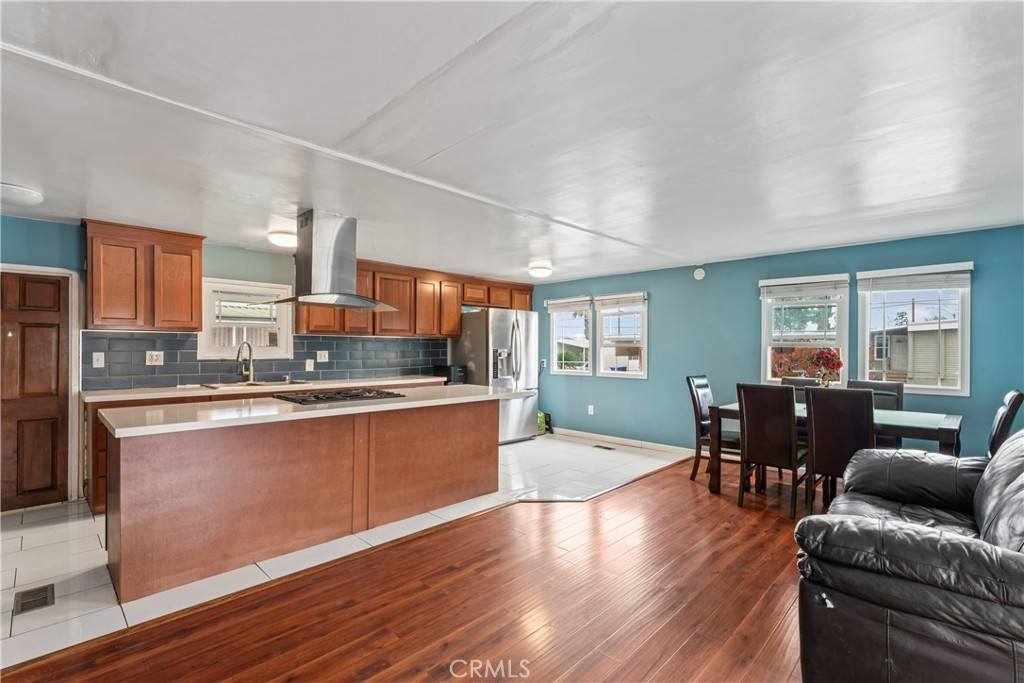 Riverside, CA 92507,63 Round Table