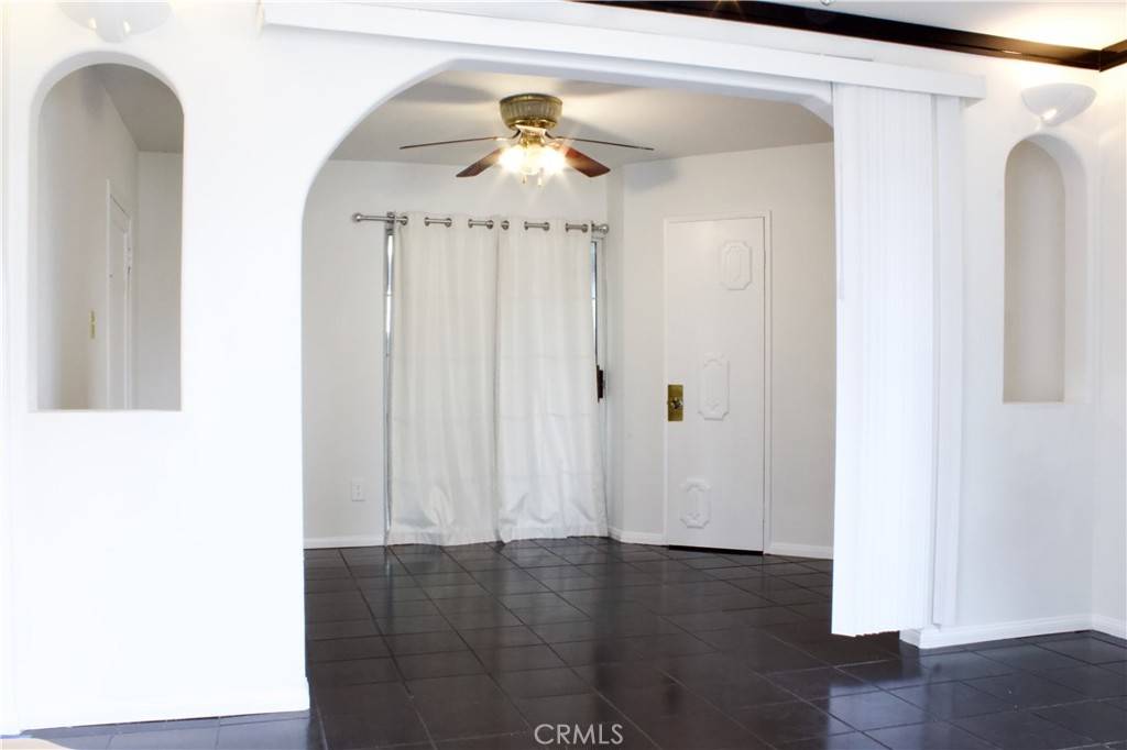 Colton, CA 92324,323 E Hanna ST