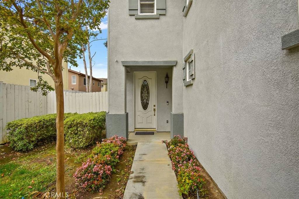 Carson, CA 90746,17539 Persimmon DR