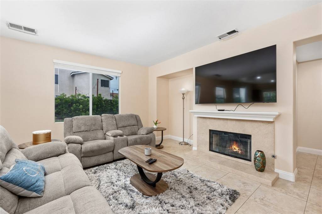 Eastvale, CA 92880,6339 Fern CT