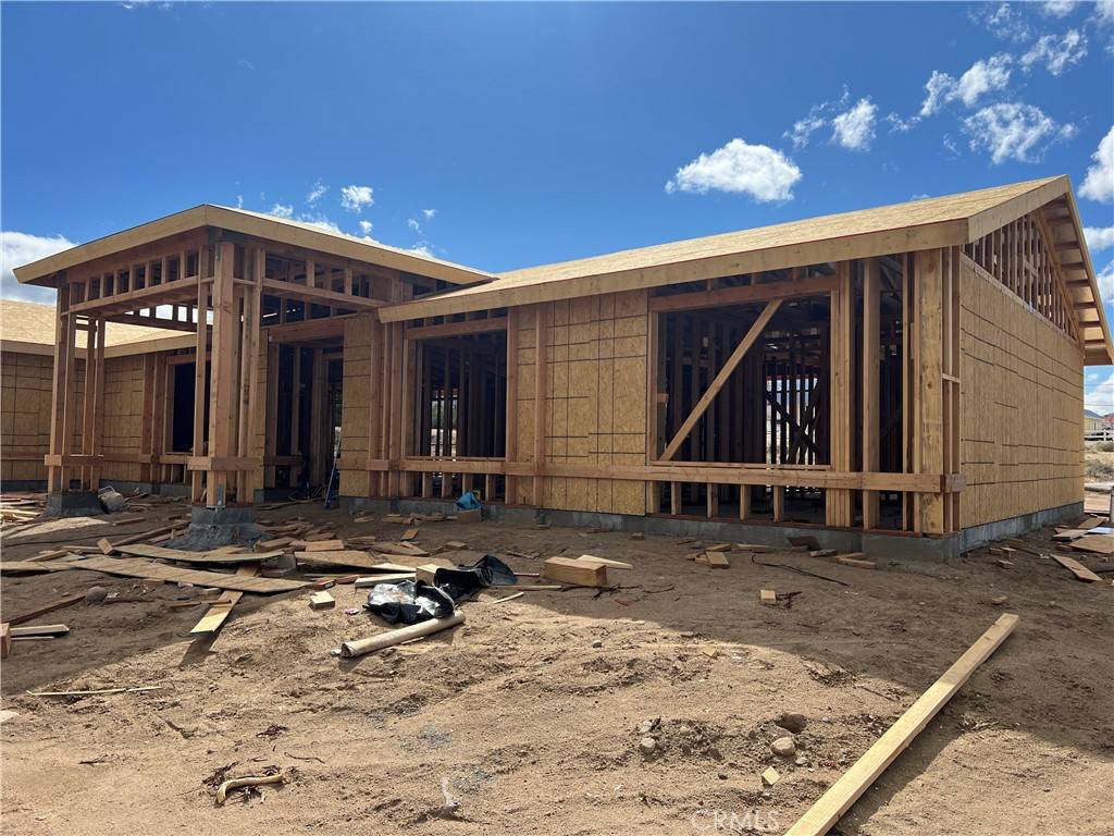 Phelan, CA 92371,9570 Mescalero RD