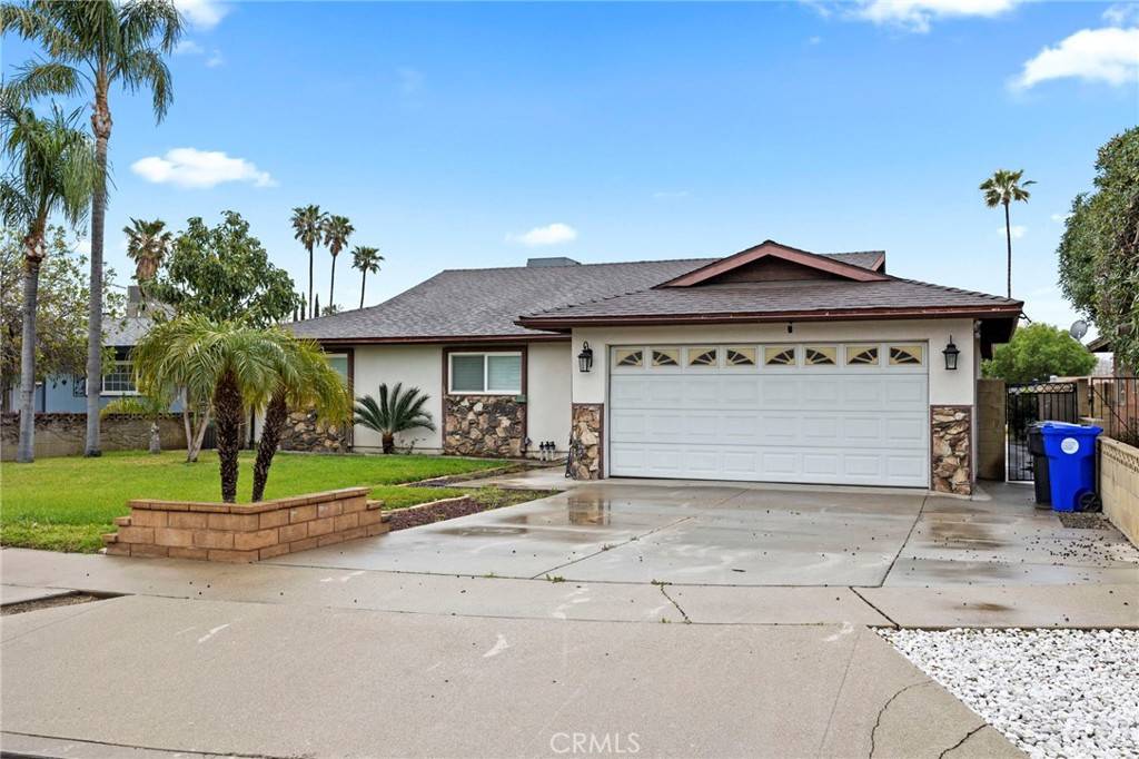 Fontana, CA 92335,17435 Hawthorne CT