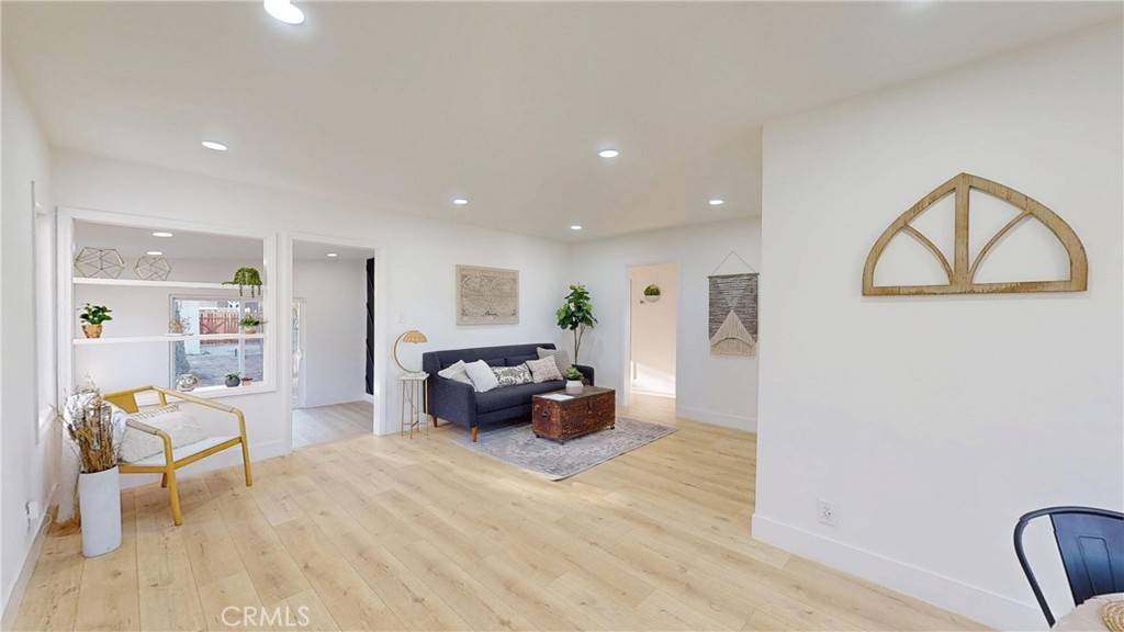 Reseda, CA 91335,6623 White Oak AVE