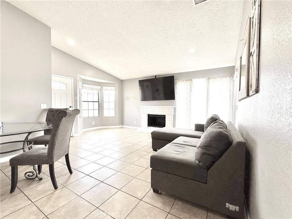 Fontana, CA 92336,7782 Oleander AVE
