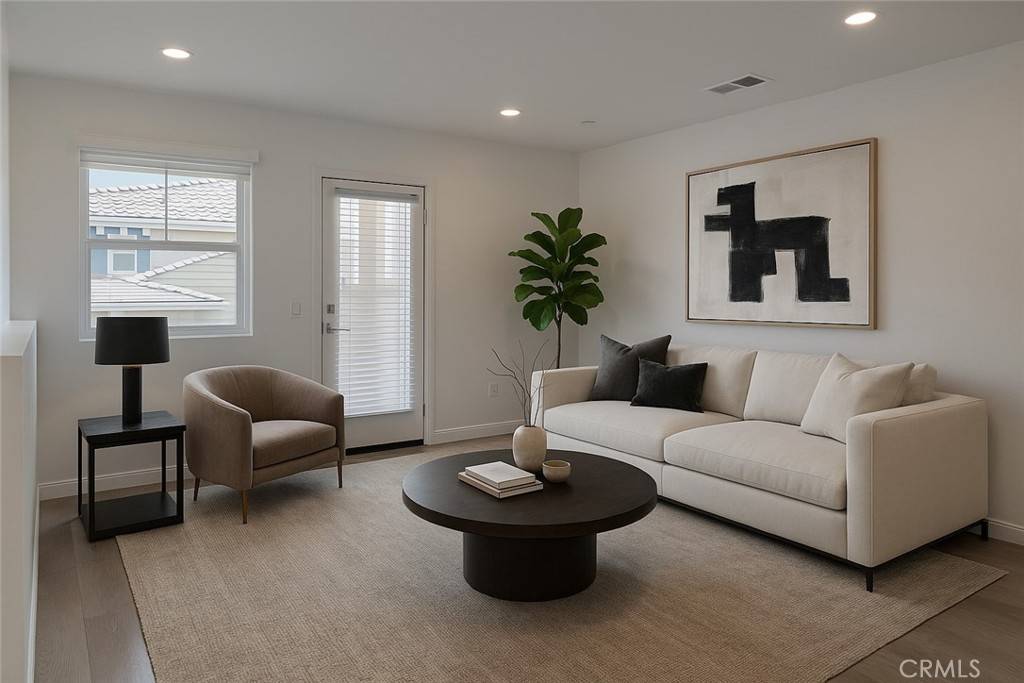 Compton, CA 90222,1940 N Bloom DR