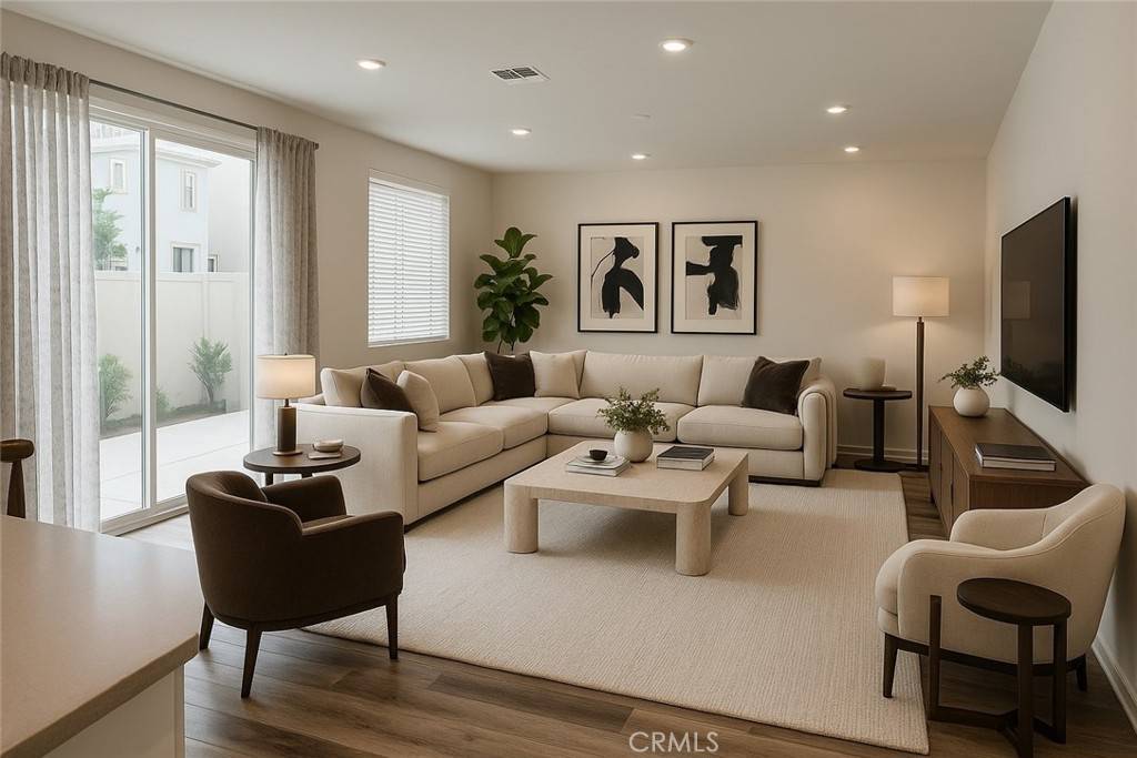 Compton, CA 90222,1940 N Bloom DR