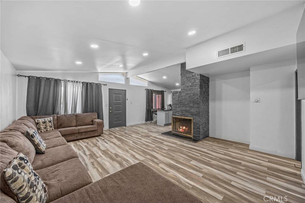 Fontana, CA 92335,9417 Mango AVE
