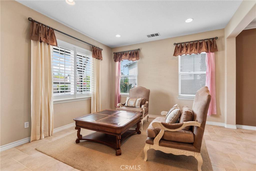 Eastvale, CA 92880,8574 Lourenco