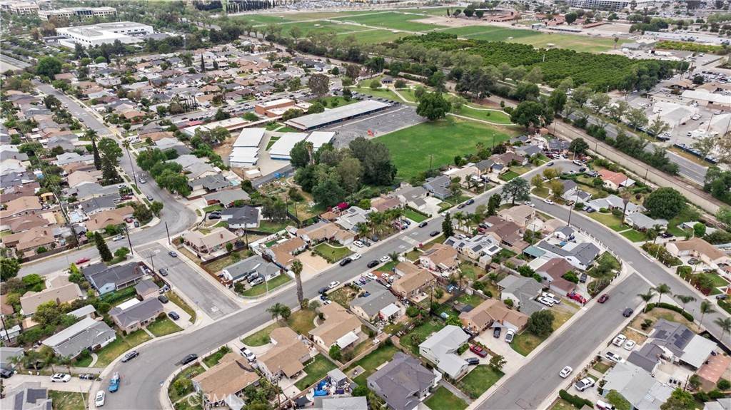 Pomona, CA 91768,609 Hennipen ST