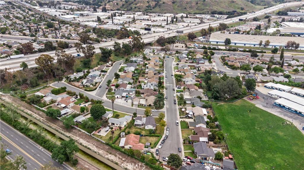 Pomona, CA 91768,609 Hennipen ST