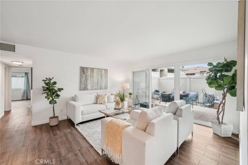 Pomona, CA 91766,37 Carriage WAY