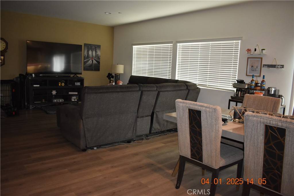 Fontana, CA 92336,15547 Kings Peak DR