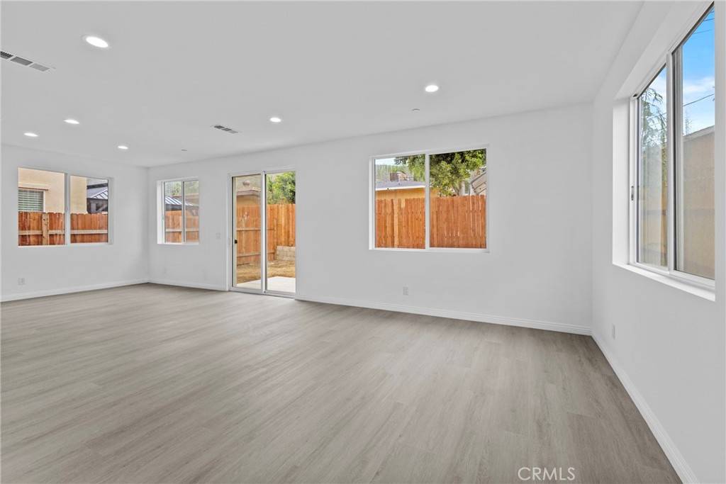 Lake Elsinore, CA 92530,749 Lake ST