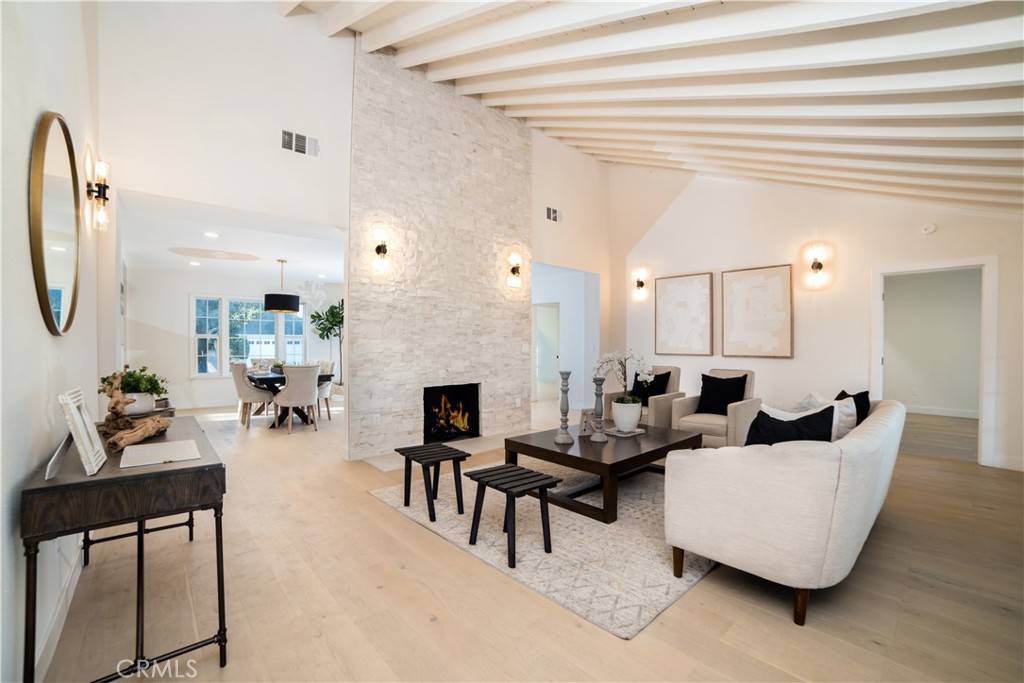 Los Angeles, CA 90043,5560 Bradna DR