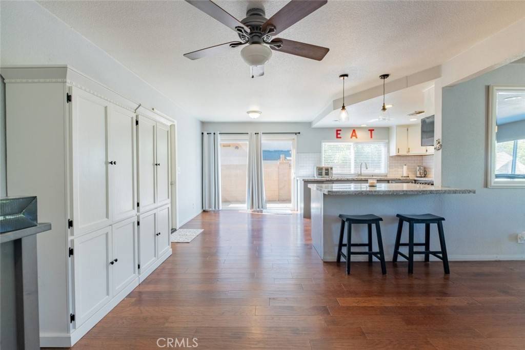 Simi Valley, CA 93065,2287 Trinway AVE