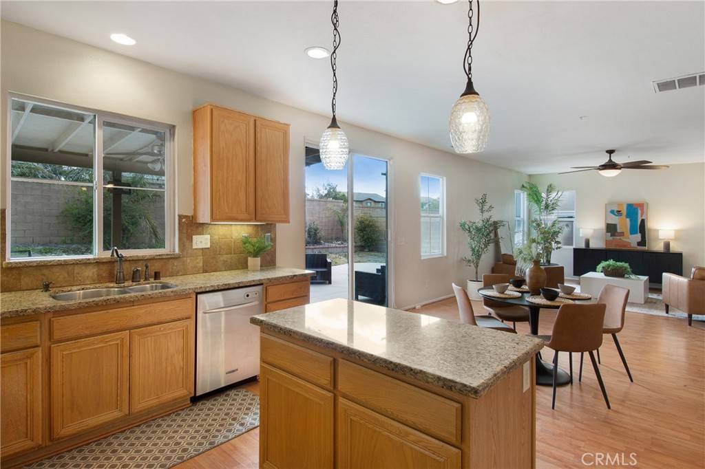 5923 Forest Glen DR Fontana, CA 92336