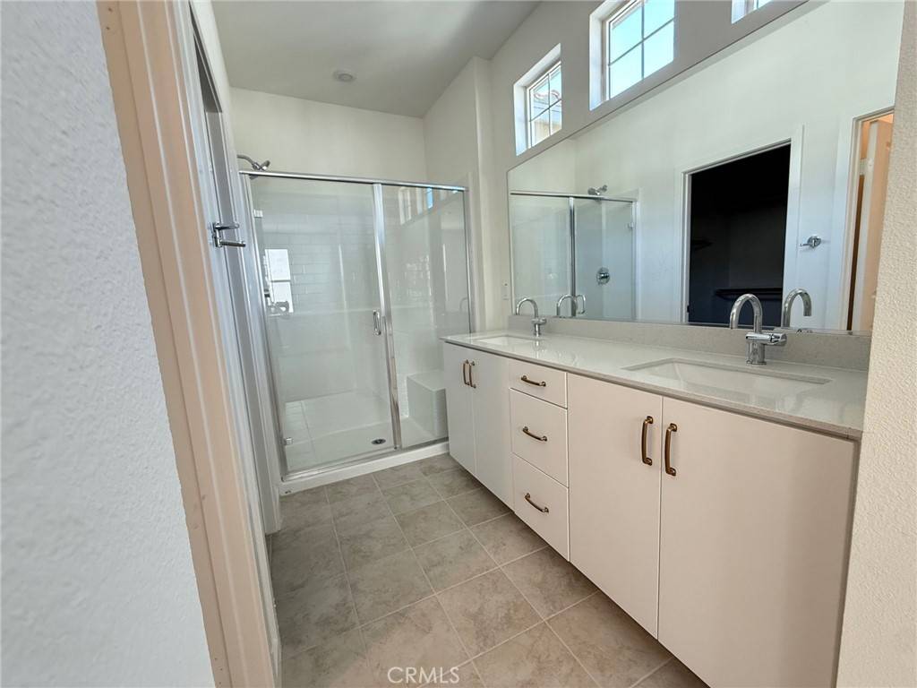 Fontana, CA 92336,15903 Blue Copper WAY