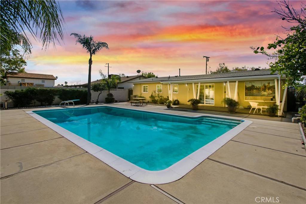 Fontana, CA 92336,17482 Fairview RD