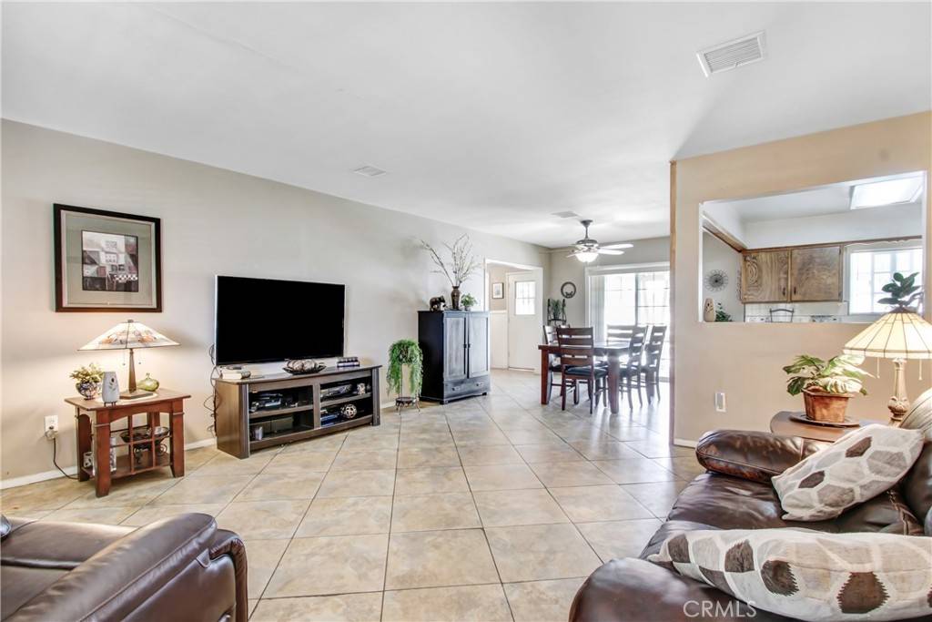 Fontana, CA 92336,17482 Fairview RD