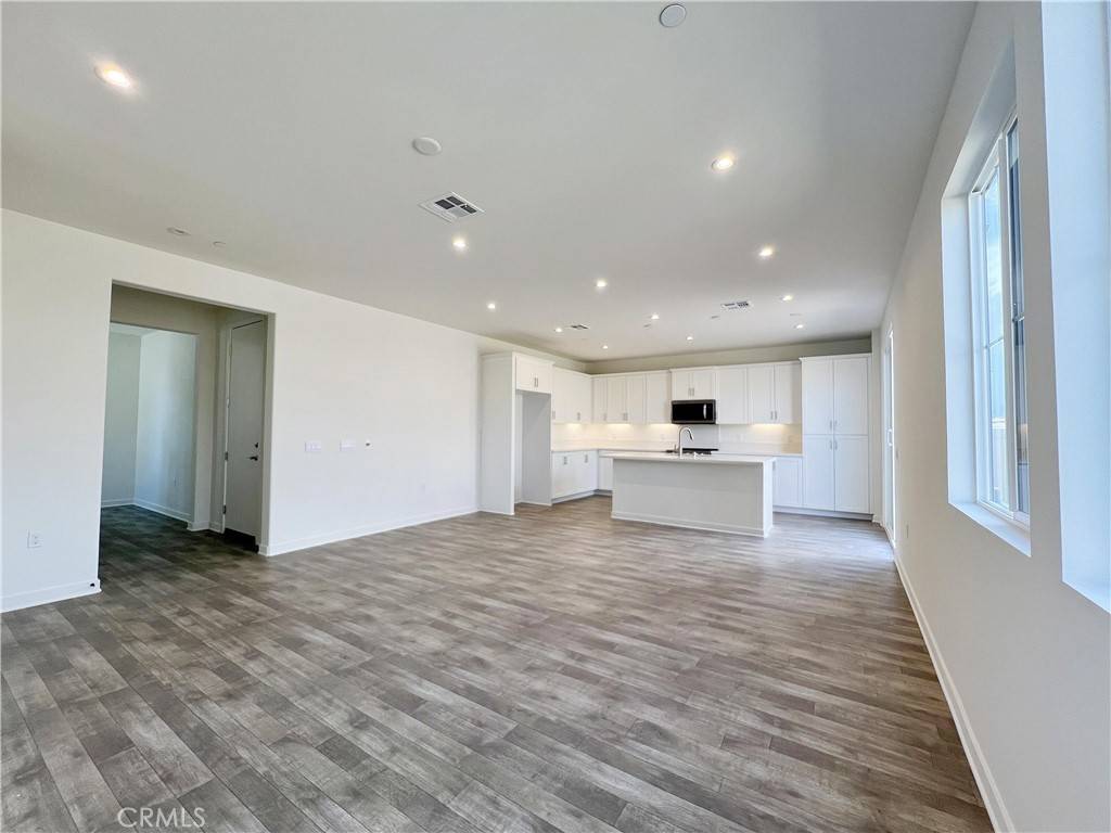 Fontana, CA 92336,16068 Olivas LN