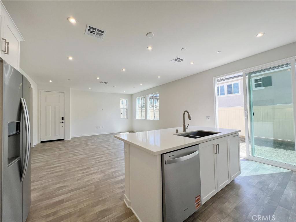 16067 Olivas LN Fontana, CA 92336
