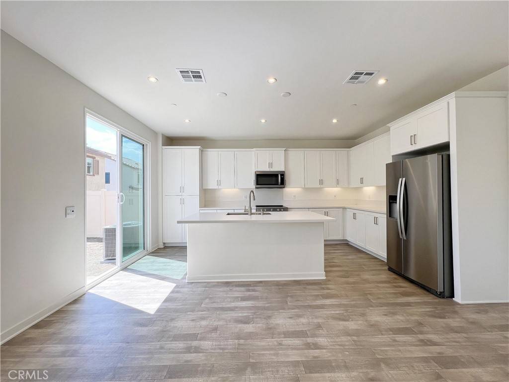 Fontana, CA 92336,16067 Olivas LN