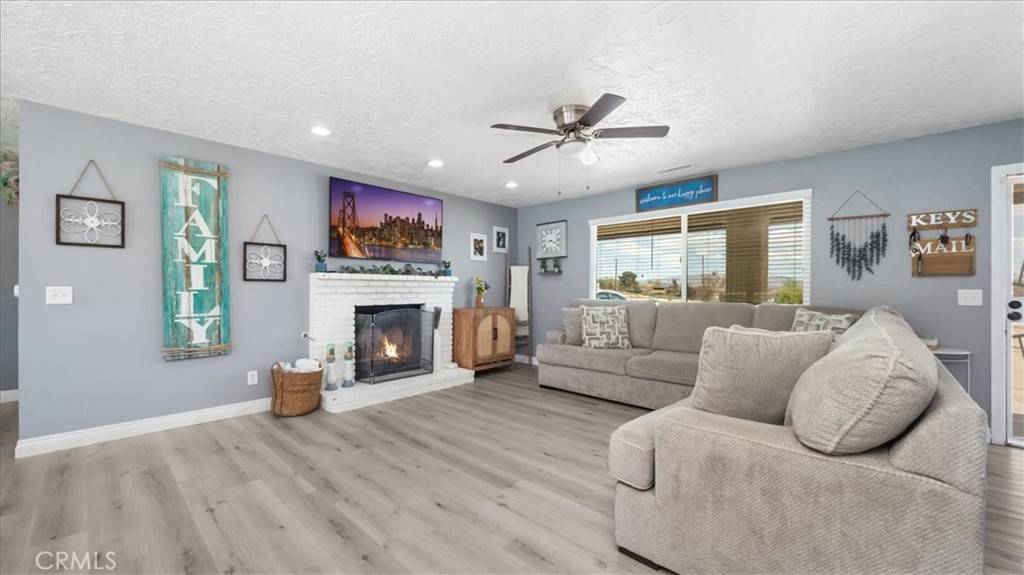 Hesperia, CA 92345,17896 Mesa ST