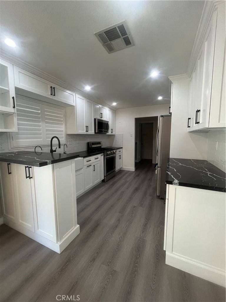 Fontana, CA 92337,15862 Falcon CT