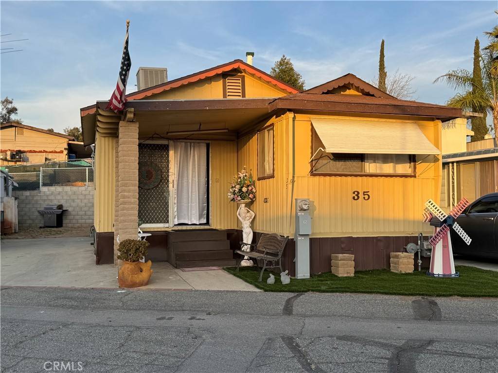 Yucaipa, CA 92399,12361 4th #35