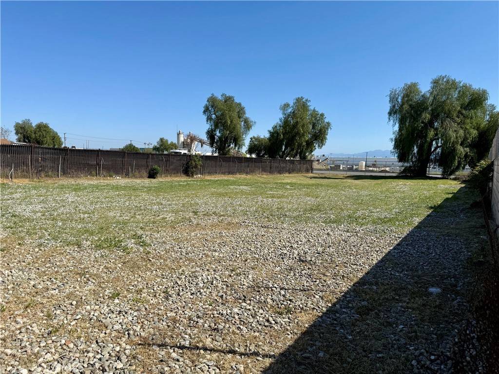 Ontario, CA 91761,998 E California ST