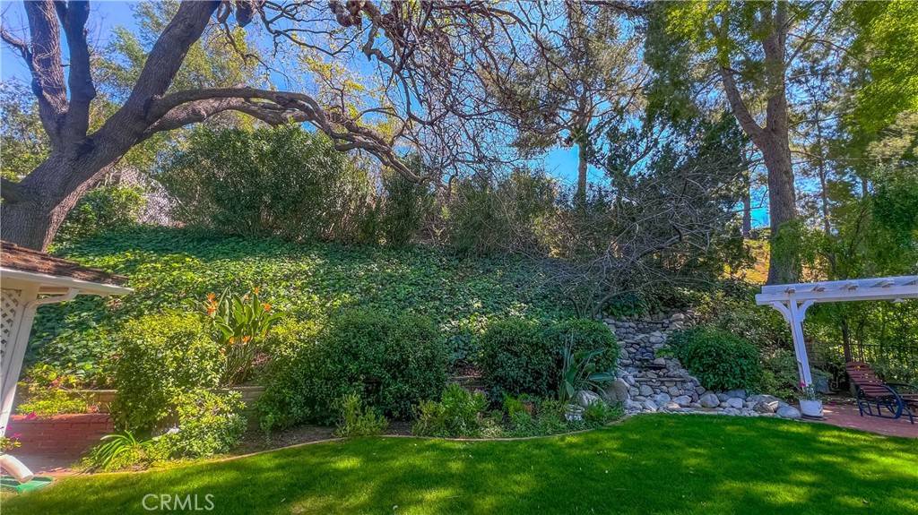Agoura Hills, CA 91301,27328 Country Glen RD