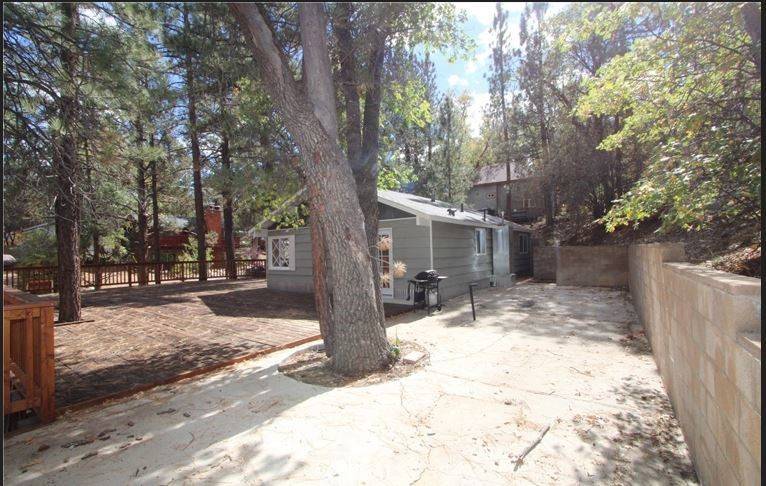 Big Bear, CA 92386,884 Spruce LN