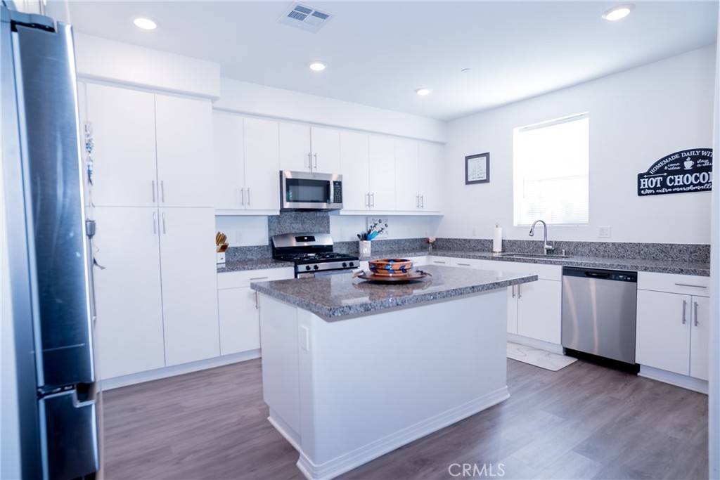 Fontana, CA 92336,15188 Horizon ST #8