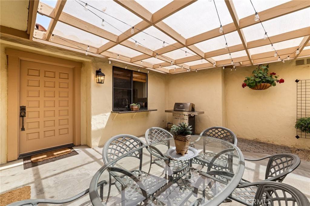 Palm Desert, CA 92260,146 Las Lomas