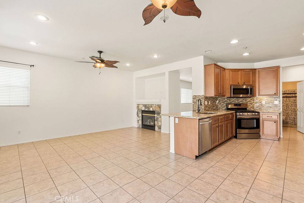Fontana, CA 92337,17108 Red Ash CT