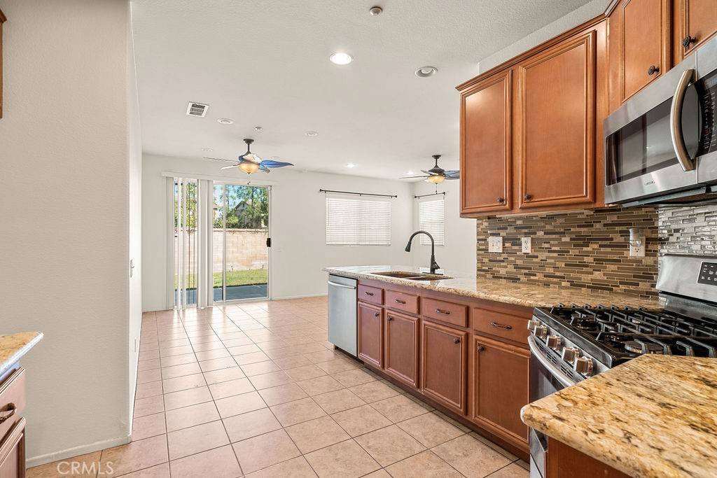 Fontana, CA 92337,17108 Red Ash CT