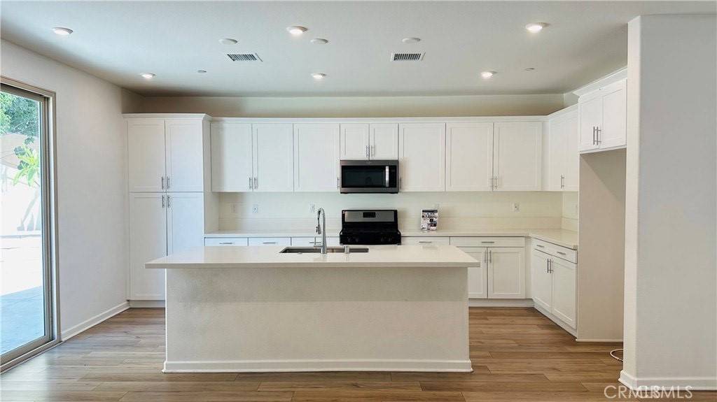 Rialto, CA 92376,992 W Jasmine WAY