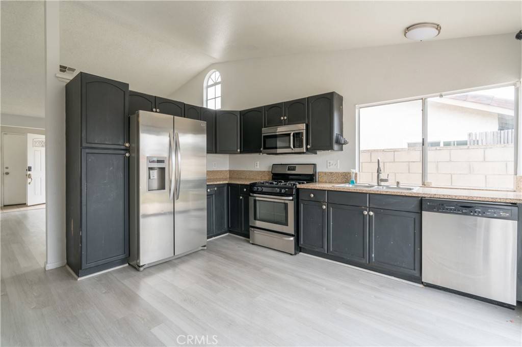 Fontana, CA 92337,14498 Mountain High DR